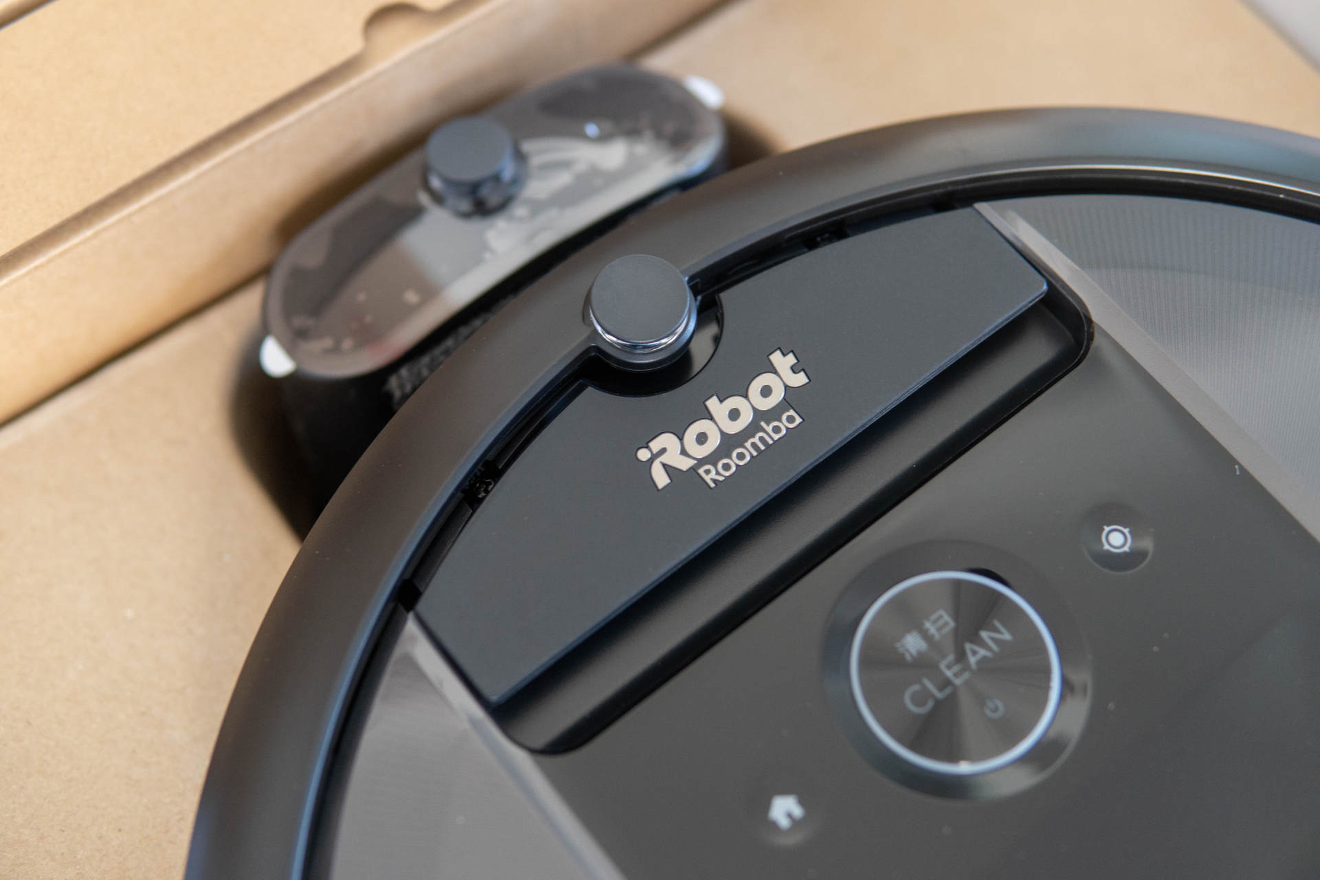 iRobot i7+ 扫地机器人值得买吗？集尘袋设计会是未来的方向吗？