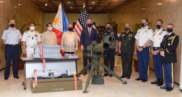 菲律賓總統杜特爾特不選邊站，不參加任何軍演，更不給美國當槍使