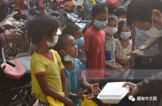 太慘了！ 緬甸上百人排隊乞討！ 沒辦法只能吃別人的剩飯剩菜