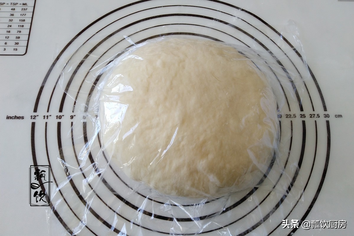 美味面包也能做之有易，简单一卷，撒上料，咸甜有度，早餐的挚爱