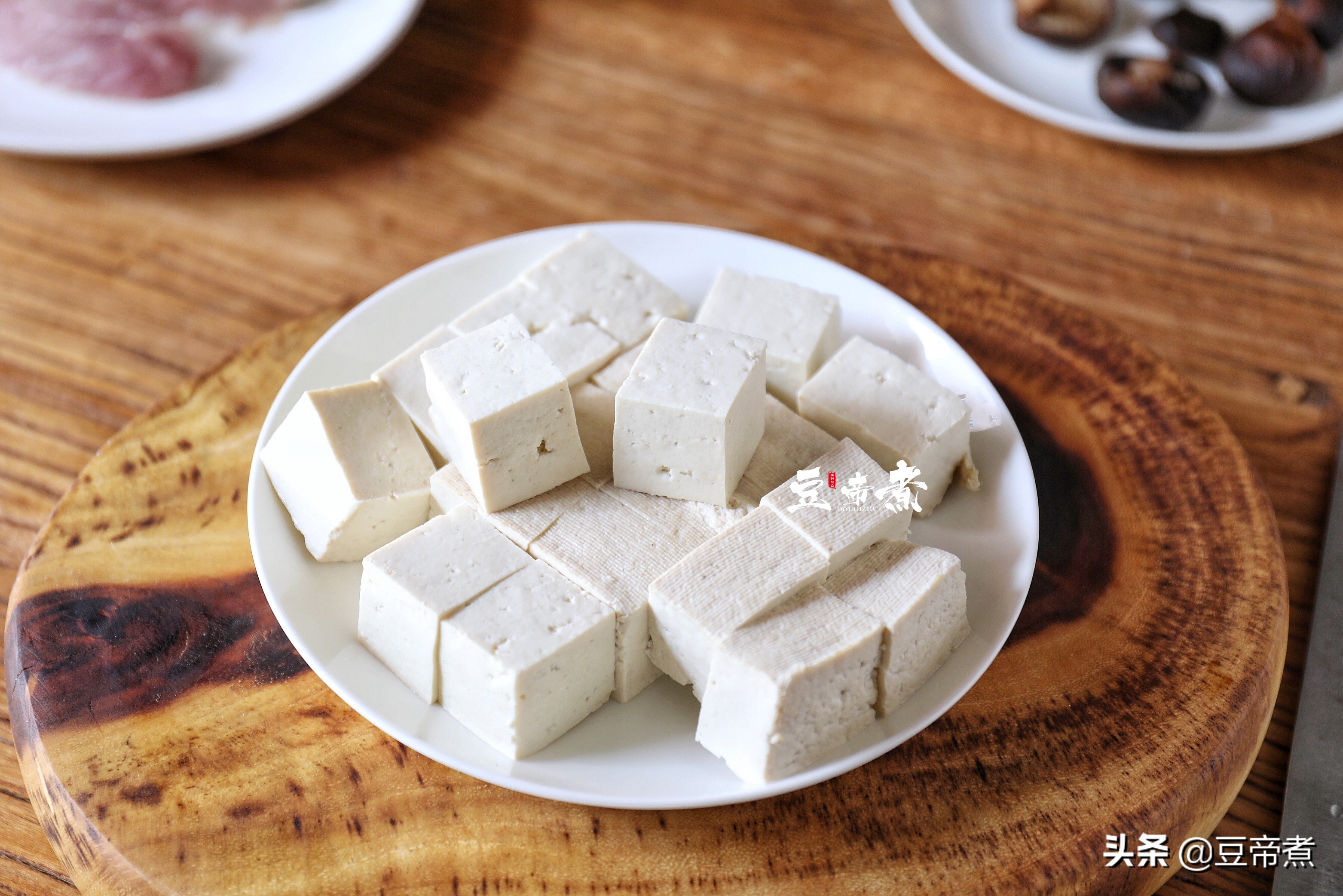 豆腐这样做，一匙就能下碗饭，味道香口感好，就算连吃三天也不腻