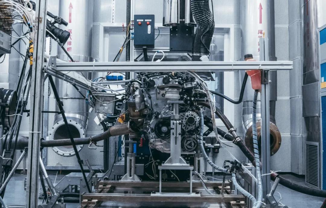 高转速运行200小时蓝鲸发动机极限运行直播测试挑战吉尼斯世界纪录