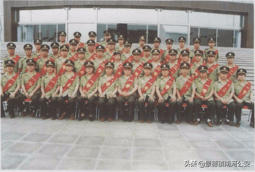 中国大案纪实｜1999年中国头号袭警大案：银川420炸毁110警车残杀4名巡警