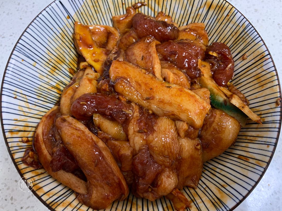 这是五花肉最好吃的做法，不放油，不放水，焦香软嫩口感好极了