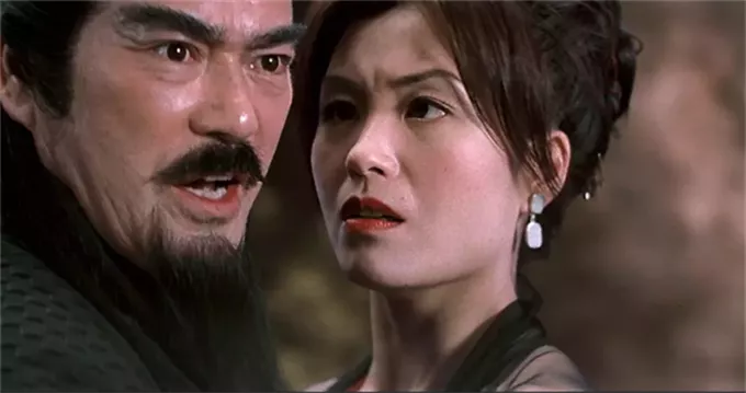 1998年,刘伟强用“古惑仔”原班人马,斩断了成龙的“四连冠”