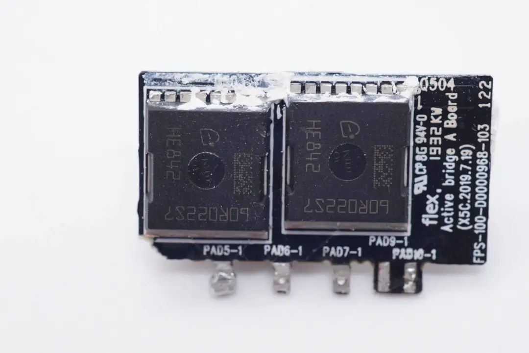 华硕最强游戏本标配300W电源，内置4颗氮化镓，内部结构揭晓