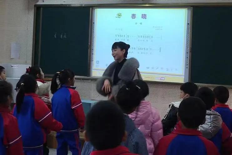 老师，您笑起来真好看——记双流区金桥小学“三八”妇女节活动