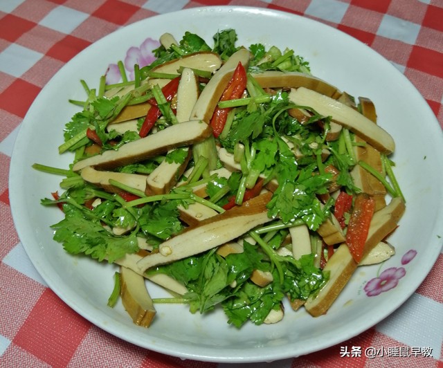 入秋后最适宜吃的开胃小菜，家常香菜拌豆干，简单好吃，爽口下饭