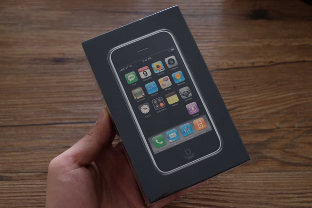 闲鱼又现传家之宝，初代iPhone全新升级未拆开，定价达到三万八