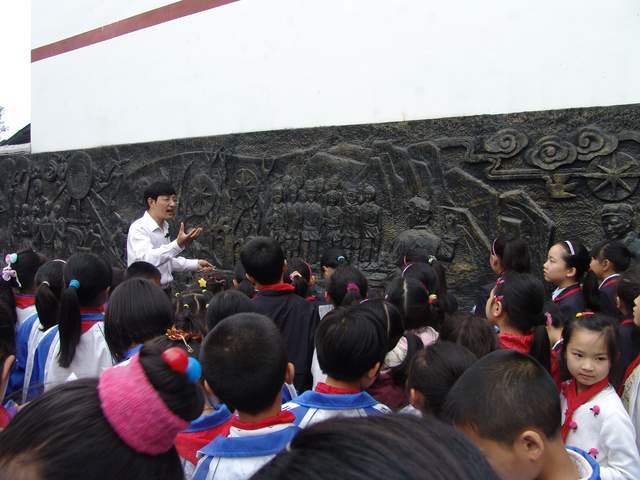 将红色基因融入孩子们的血脉里，旺苍东河小学的红色文化积淀历程