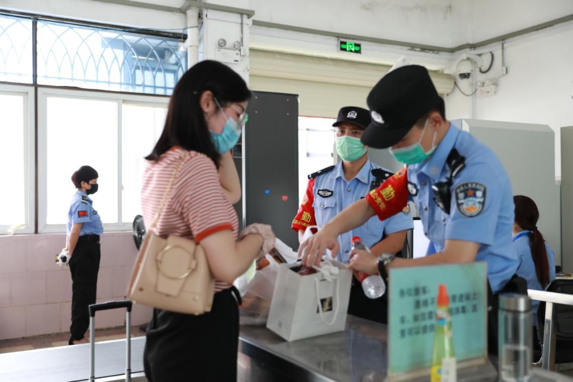 麻城铁警全力迎战“国庆”“中秋”安保  护航旅客平安出行