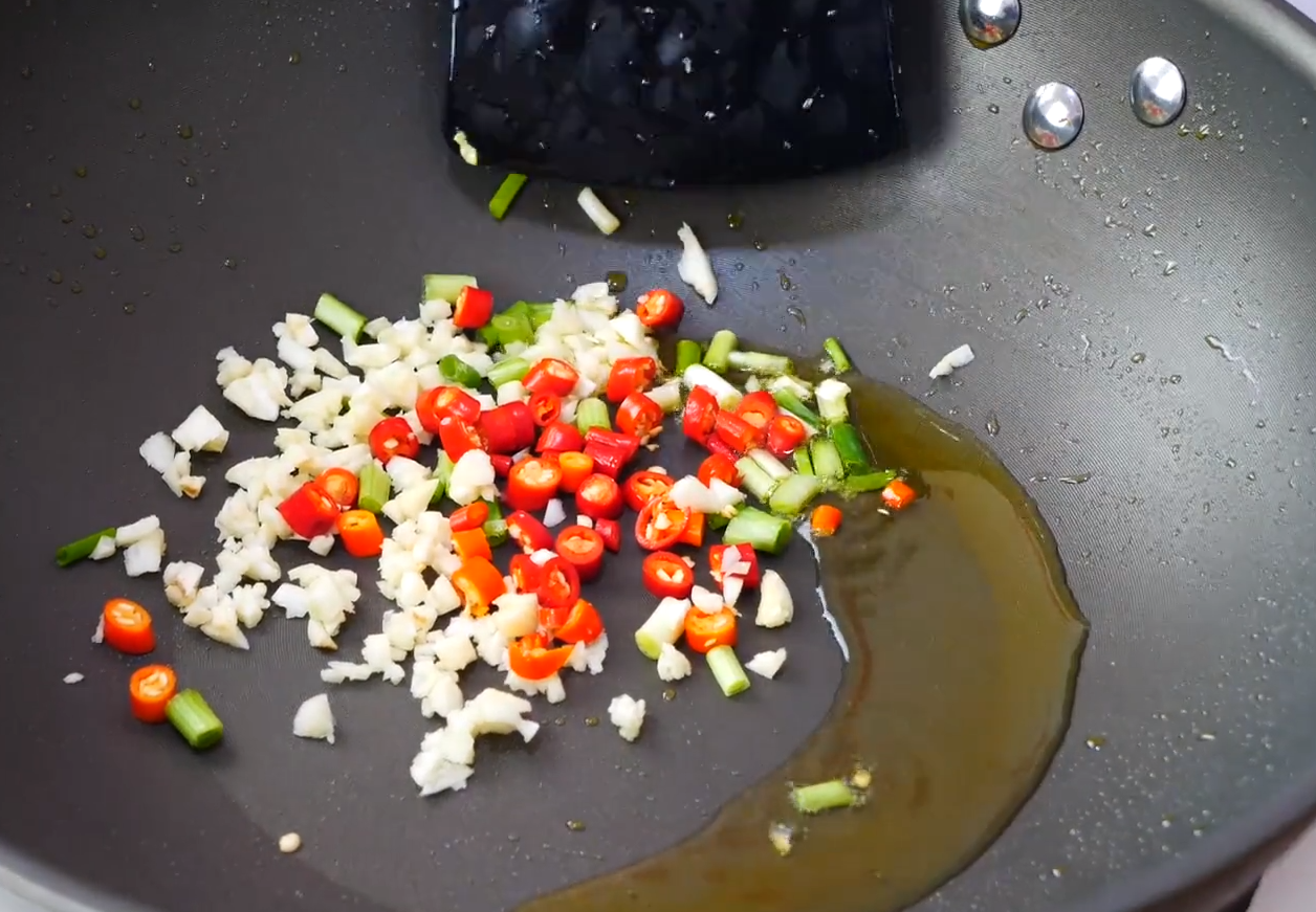 The cabbage tofu is super delicious. The chef teaches you this technique. There is no soup left in the pot. Collect it.