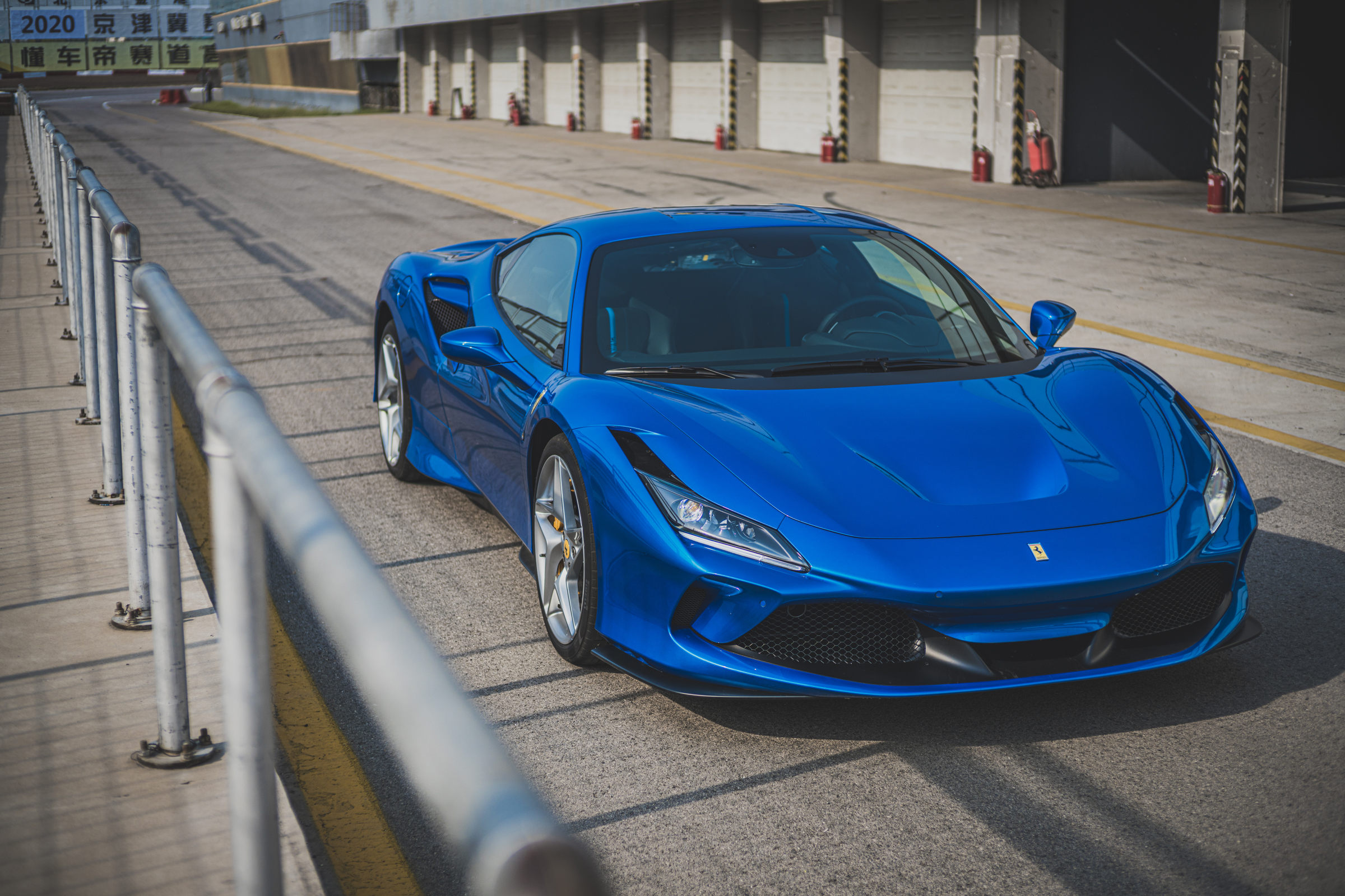 致敬经典的21款法拉利f8tributo纯正血统法拉利