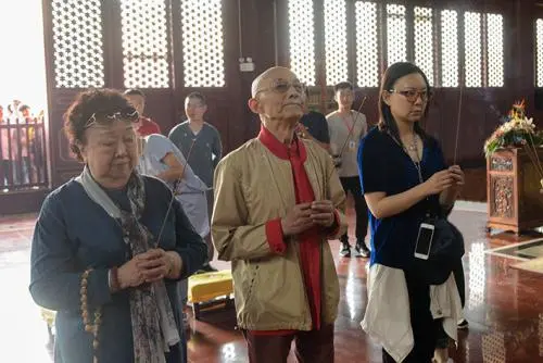 87岁的济公游本昌：被封杀20年，晚年赔光家产，被人说成“疯了”
