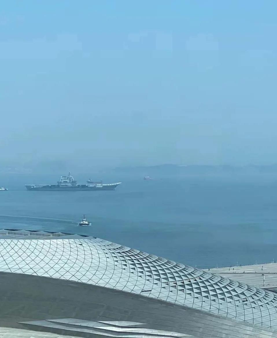 山东舰又出海了！为何不见舰载机踪影？055大驱