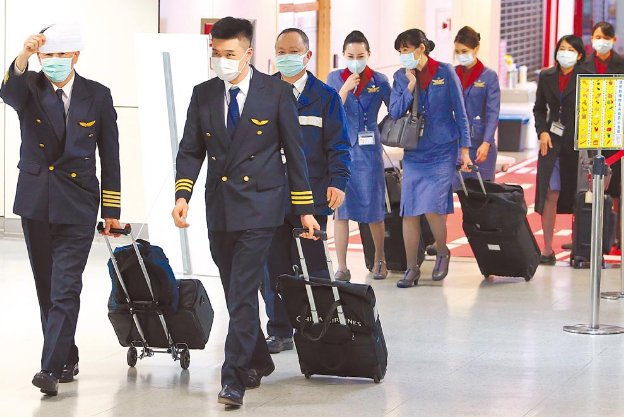 苦等疫苗不來，台灣航空業恐怕先撐不住了