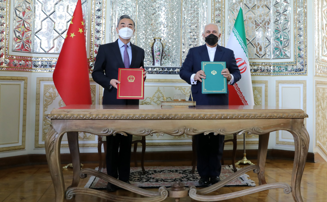 美国封锁彻底失败！与伊朗签署战略协议后，沙特也主动合作中国