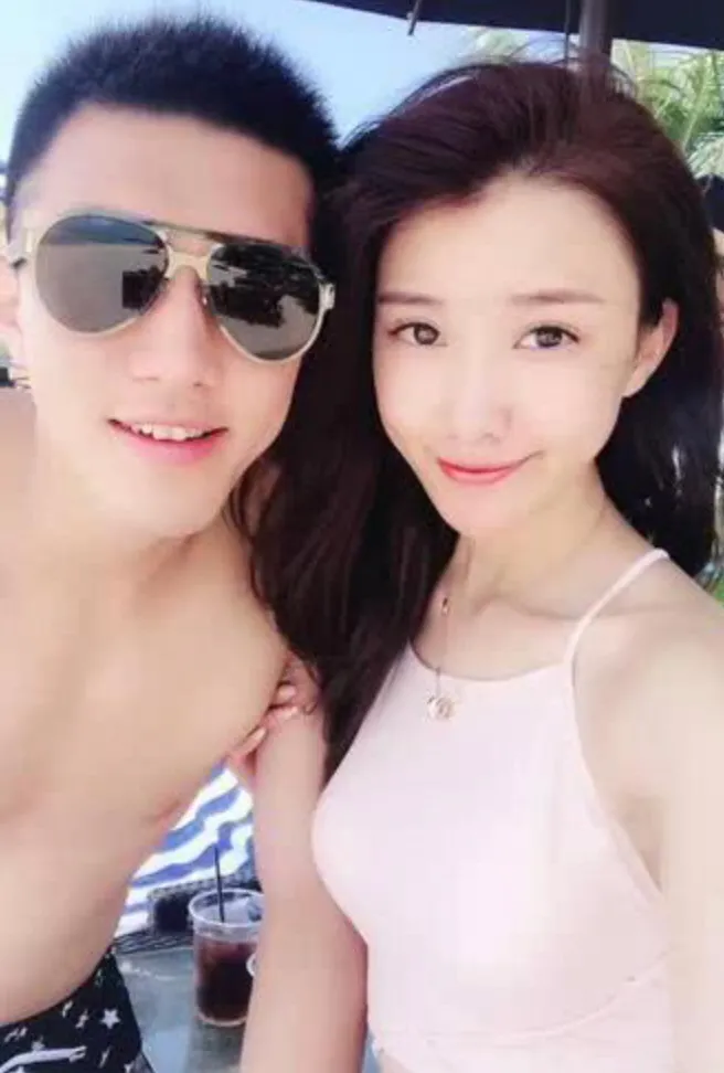 27岁郭艾伦才是人生赢家！身价过千万，空姐女友身材媲美卡戴珊