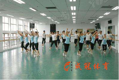 舞蹈室地板膠鋪裝麻煩嗎？了解工藝后一點(diǎn)都不難