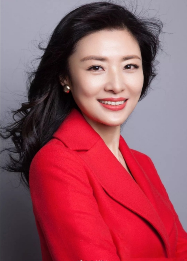 知名主持人美照一册，欣赏