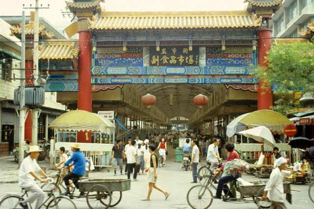 又“一双鞋”陨落！曾家喻户晓，如今市值暴跌99%，关店超4000家
