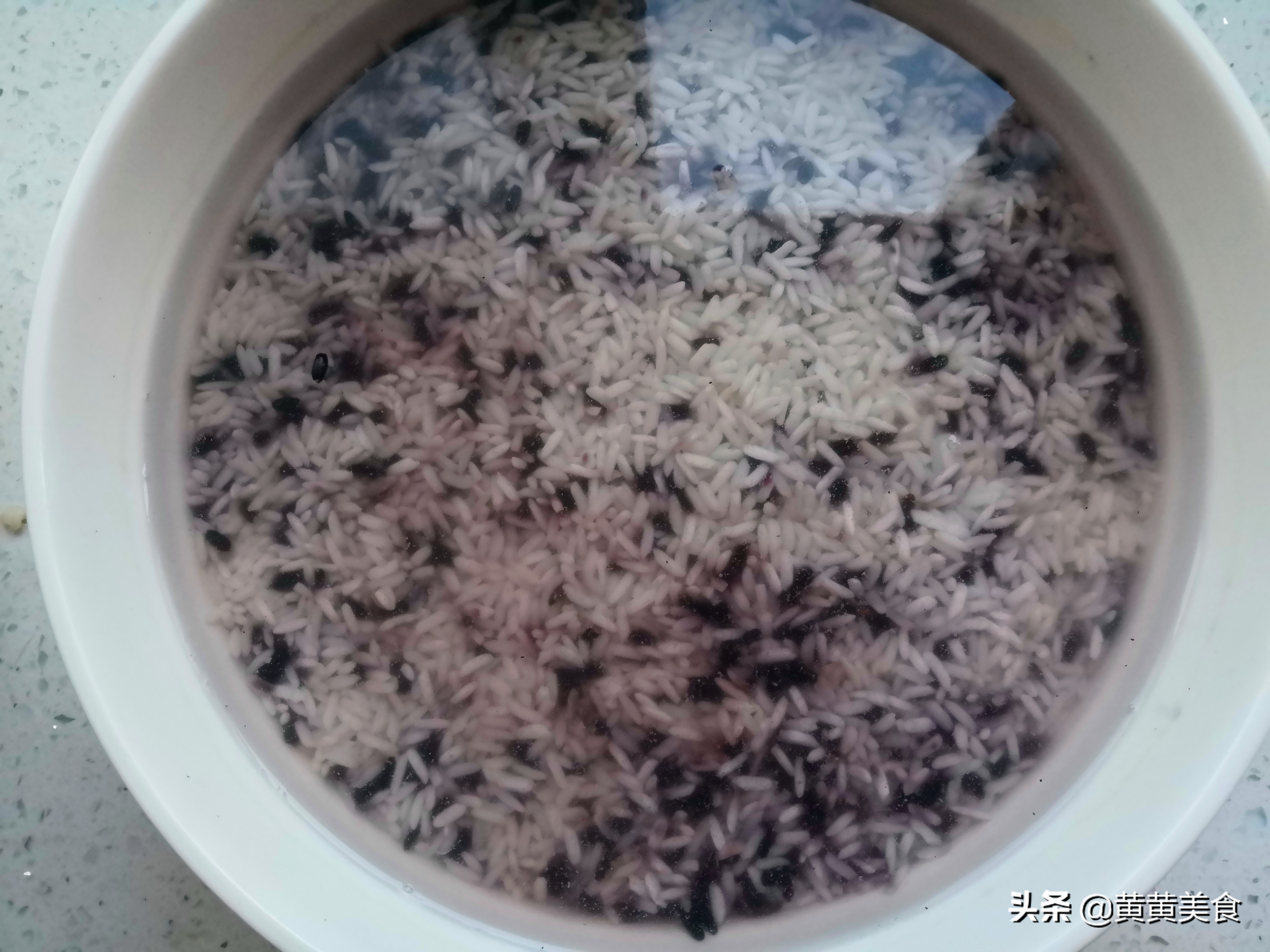 Making street snacks, bamboo dumplings, is super easy, and kids can make them themselves