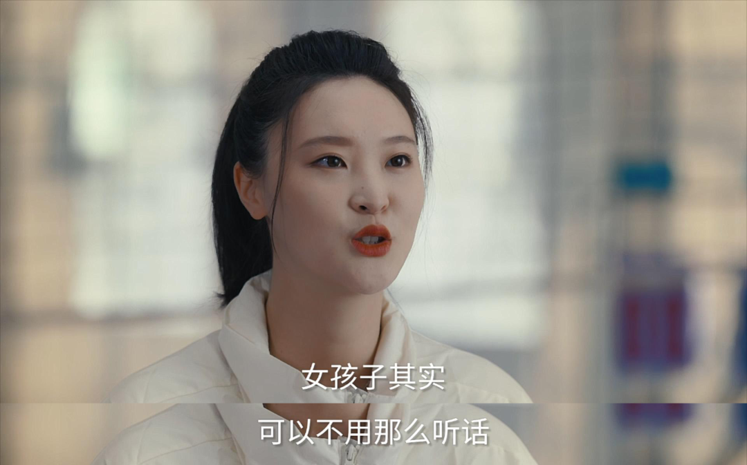 papi酱被狂骂，杨笠被举报：够了，别用“独立”绑架女孩了