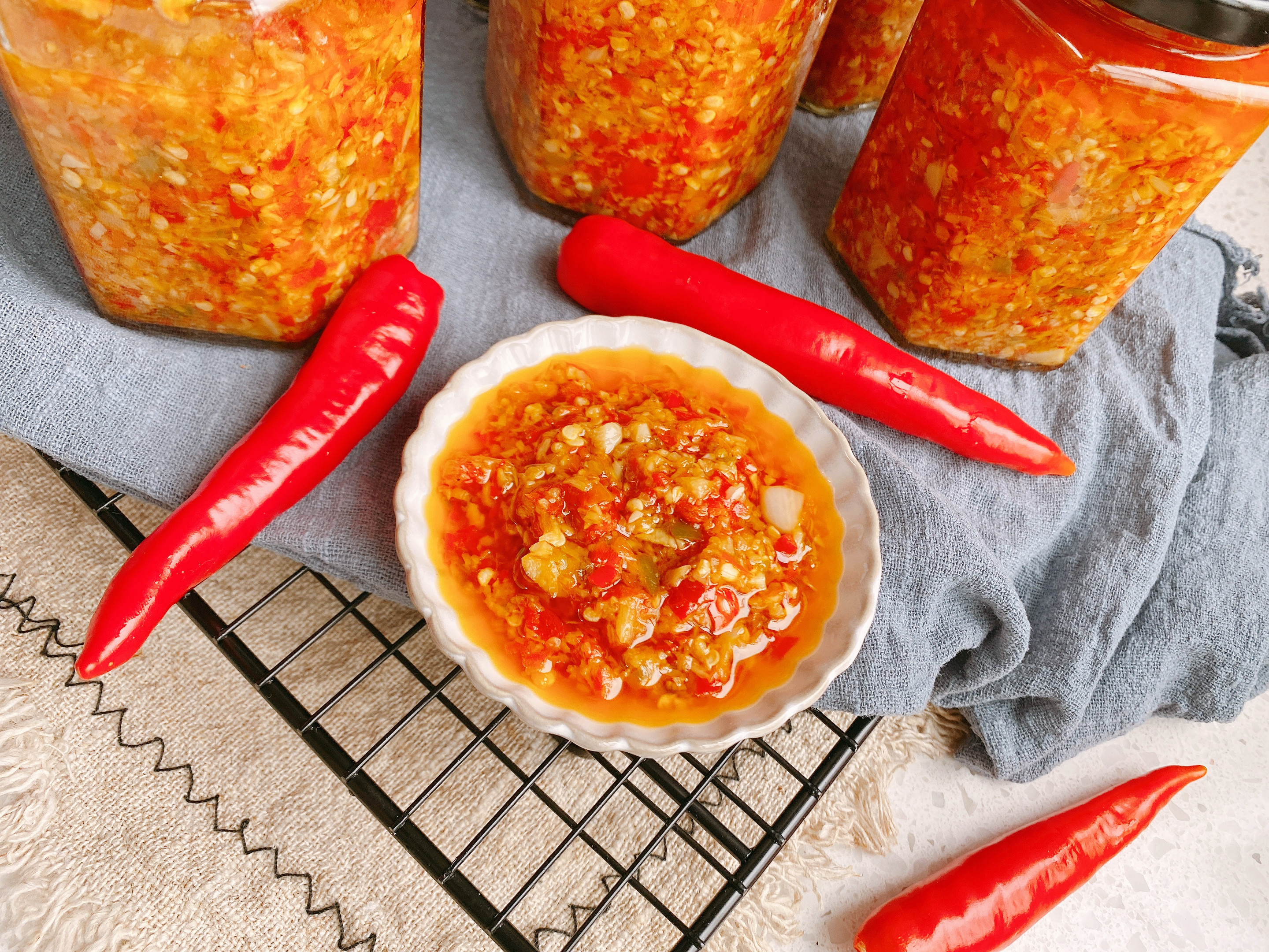 自製蒜蓉辣椒醬，掌握3點，不長白花耐保存，蒜香濃郁拌啥都香