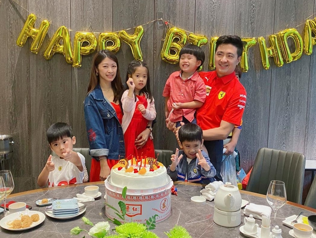 林志颖带娃参加侄子生日派对，双子星调皮可爱，林妈妈和蔼出镜