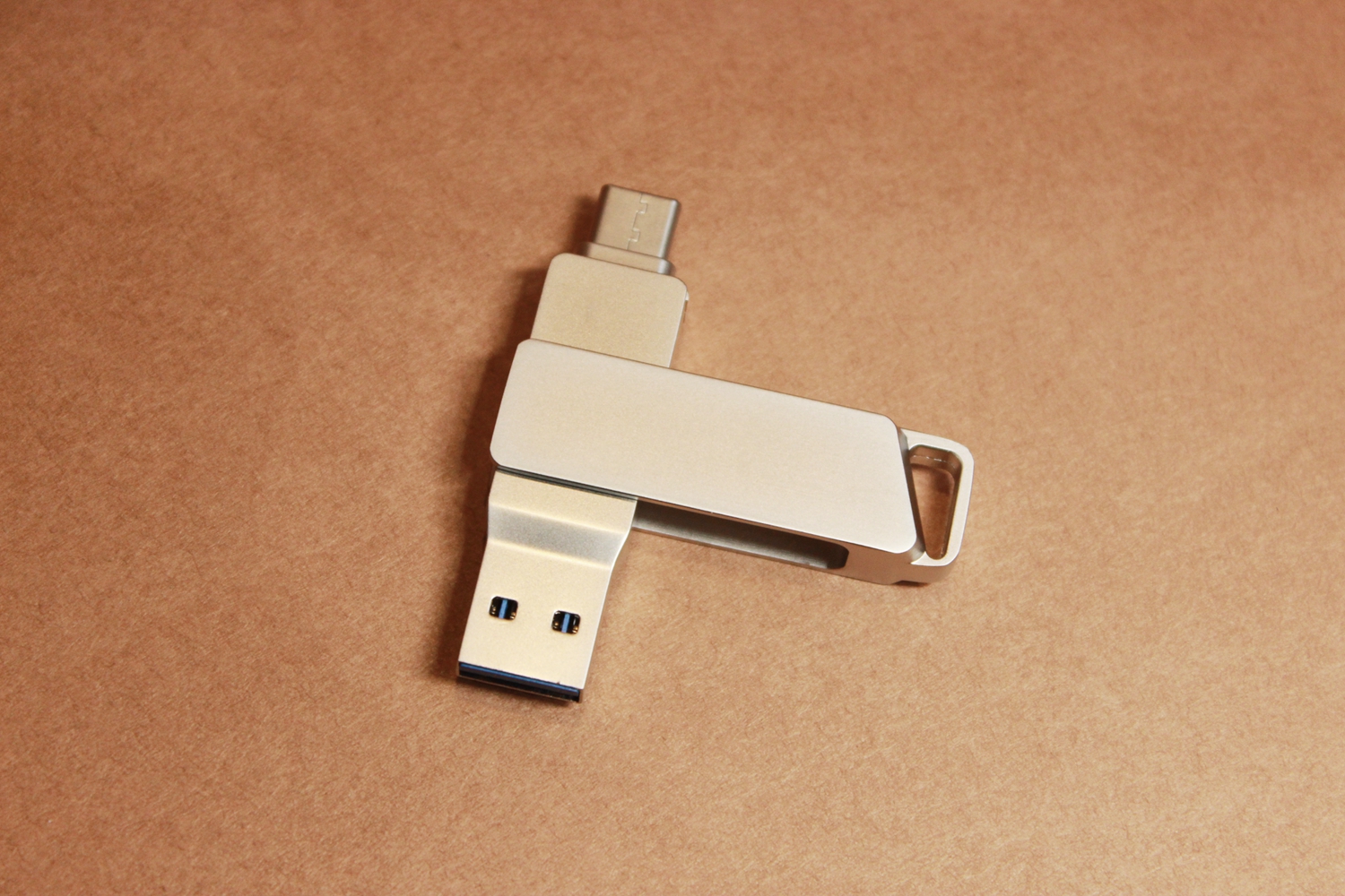 手机电脑存储不够？飚王U盘来帮你凑！飚王U盘使用体验