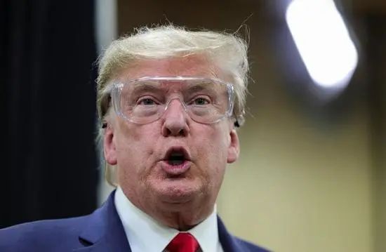 一天傳來兩個壞消息，蓬佩奧遭緊急隔離，日本人不能吃雞肉了