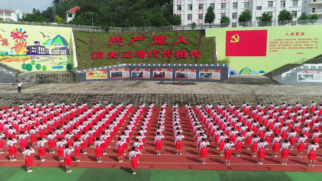 麗江華坪女子高級中學(xué)獲“全國先進基層黨組織”(圖2)