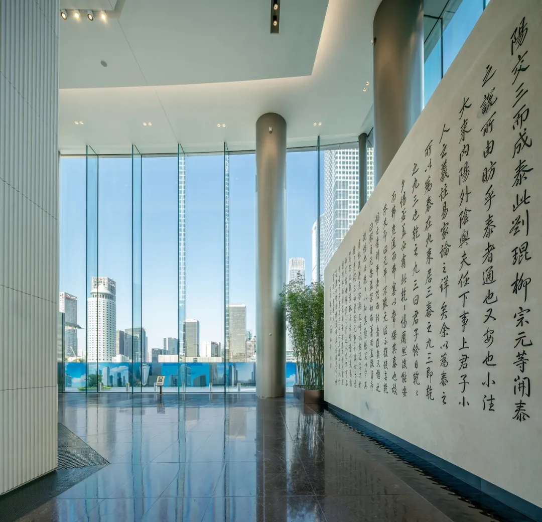 单块宽3米高17米!北京泰康大厦一层巨型玻璃幕墙创世界之最