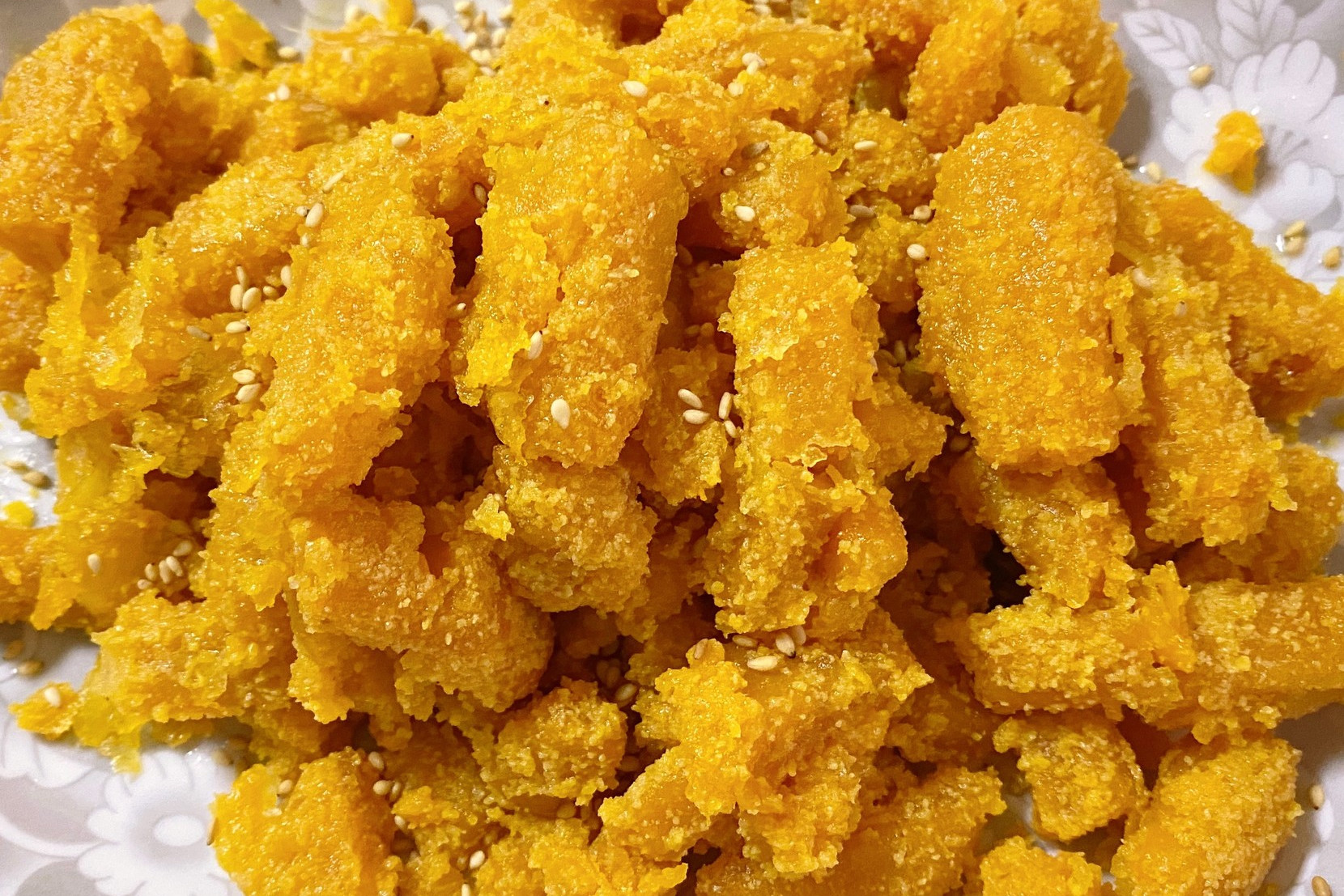 南瓜別只會煮粥喝，教你一個新吃法，軟糯鹹香，簡單營養又健康