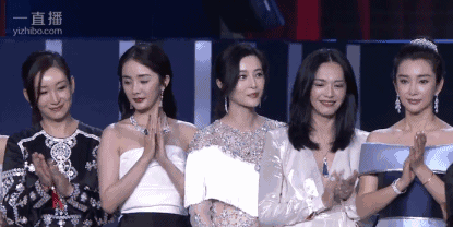 女明星合照这么有心机？刘诗诗、李小冉的抢镜