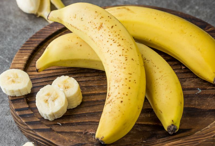 怎麼辨別出“打了激素”的香蕉？ 水果店老闆：學會一招，輕鬆避開