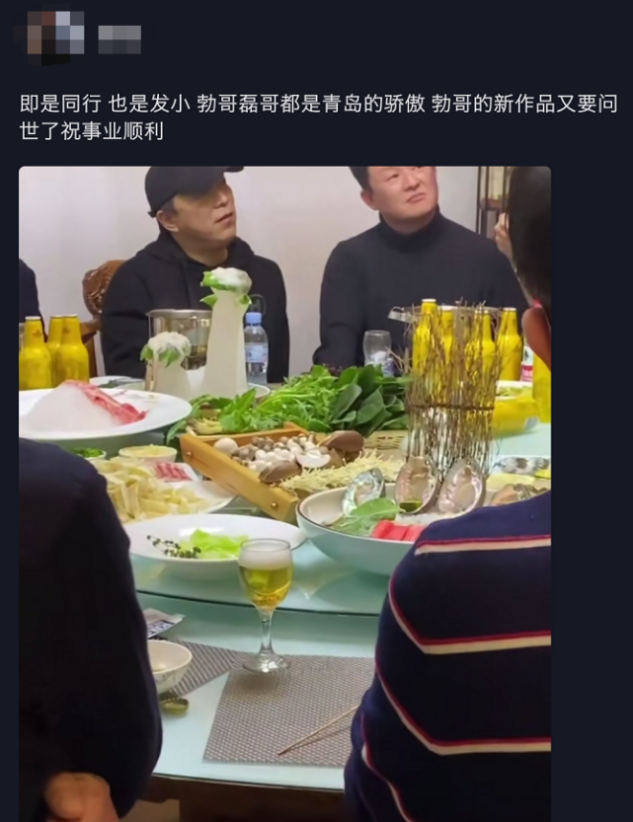 黄渤回老家与友聚餐，喝十几瓶啤酒狂飙青岛话