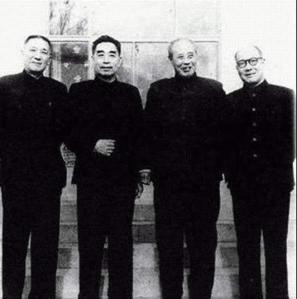 傅冬菊：潜伏在国民党父亲身边，身份暴露后，傅作义听她劝说和谈