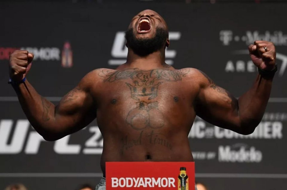 小偷撬ufc重量級明星的車 當場被打頭破血流 直接暈倒 格鬥迷 Mdeditor