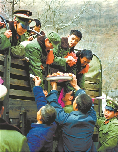 1985年百万裁军，邓小平拿领导干部开刀，2年完成后成效如何