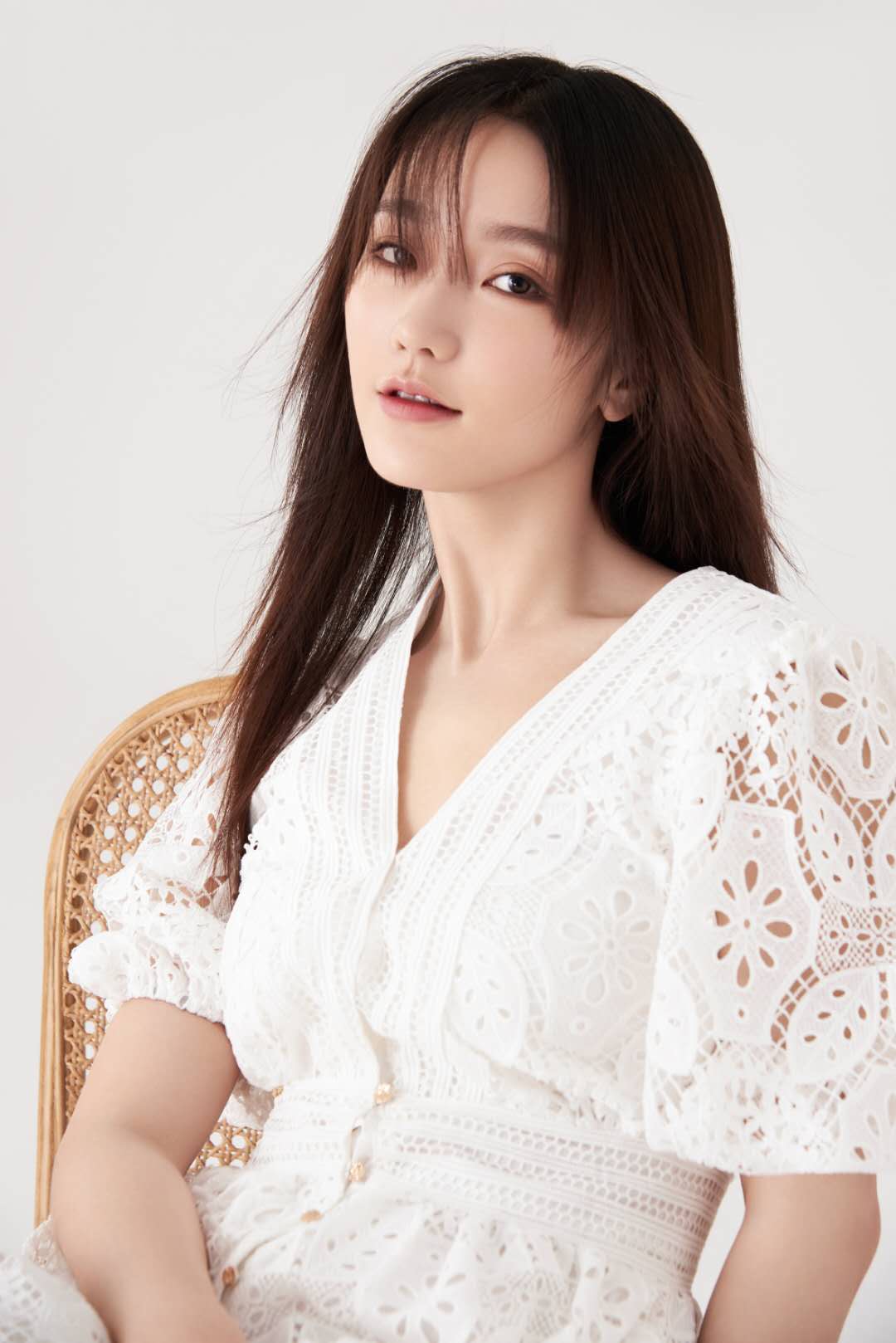 《小娘惹》连日开启霸屏模式，一人分饰两角肖