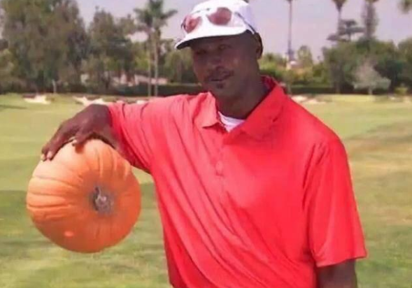 喬丹的身體天賦有多恐怖？投籃隨便平筐，關鍵還能在空中漫步！-黑特籃球-NBA新聞影音圖片分享社區