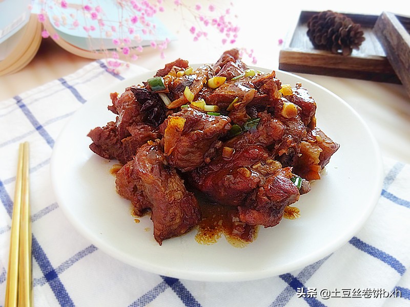 这个方法焖排骨，百吃不厌，不加一滴水，鲜香软烂又入味，特香