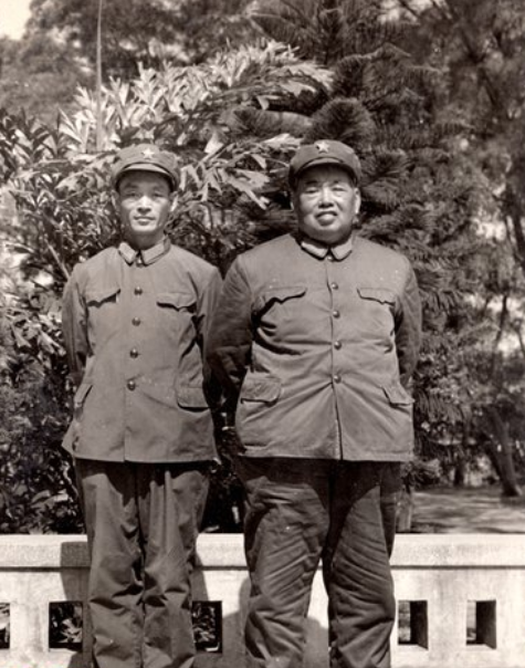 许世友儿子入伍30年，不甘心只做副团级，许世友：你很了不起？