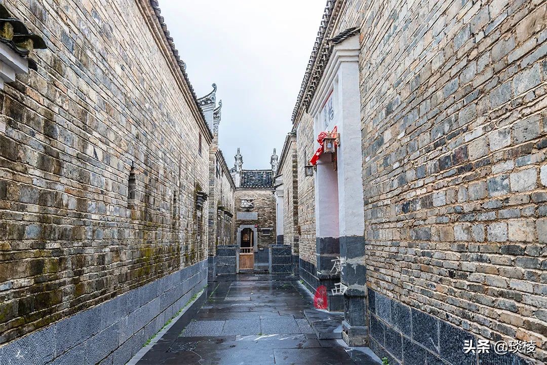 The owner spent 11 years investing 400 million yuan to build an ancient village with very few tourists