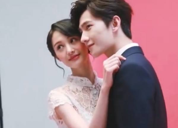 粉丝让华晨宇做吃播，粉丝让何炅出道，粉丝让