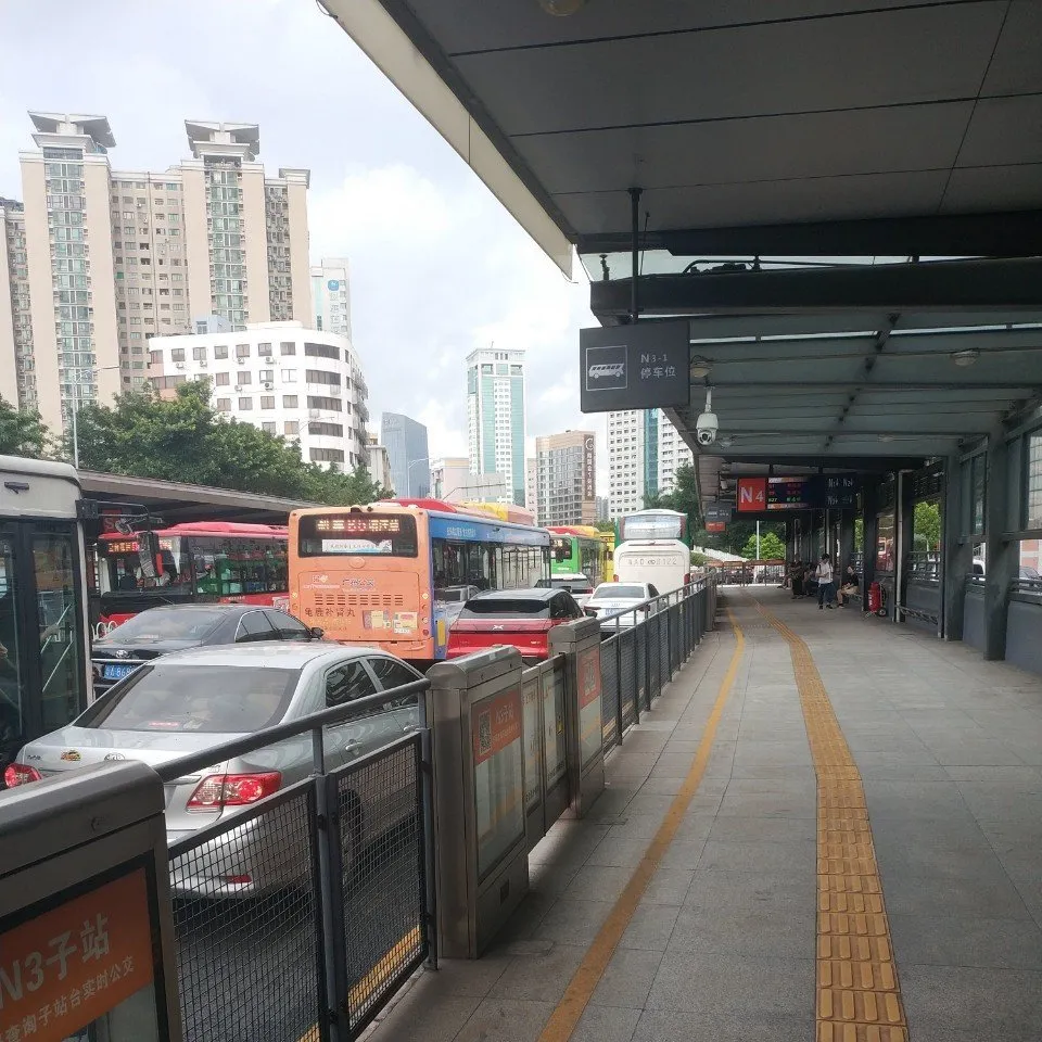 拆了又建，建完又拆，郑州的BRT站台之谜
