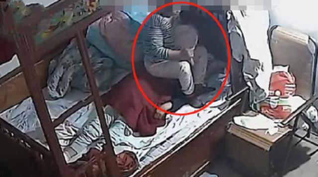保姆闷死老人后续：女儿下跪道歉，丈夫曝其杀人动机：又有活了