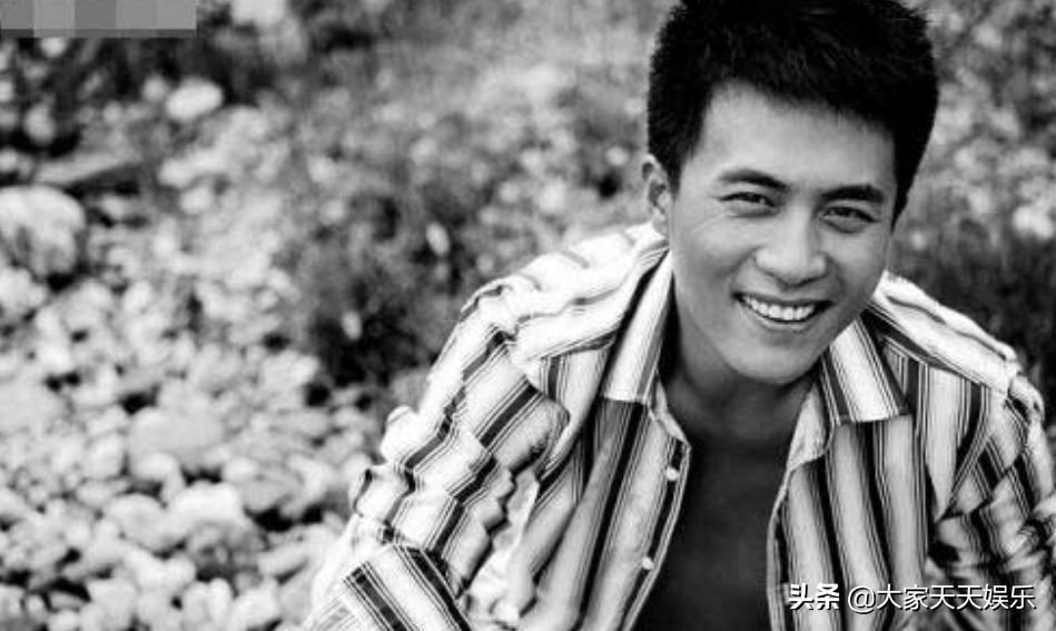 Du Chun basks in height of group photo of as happy as the wife hug to differ very bud