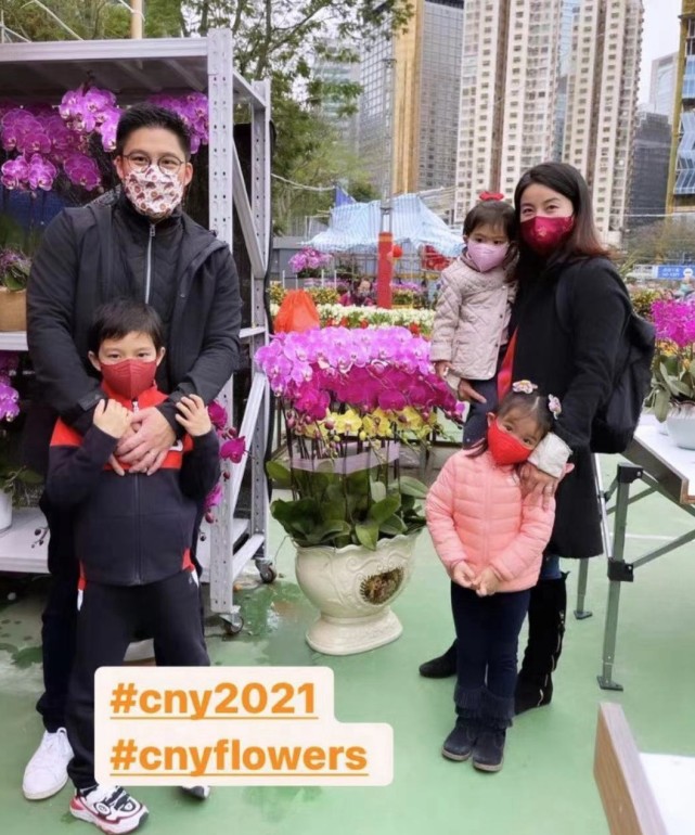 霍啟剛曝晶晶教仨孩子做作業會煩躁，否認因孩子教育與太太有摩擦